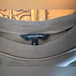 Banana Republic Woman’s Olive Crewneck sweatshirt